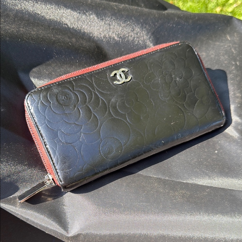CHANEL Black and Red Camellia Embossed Wallet - dyed !